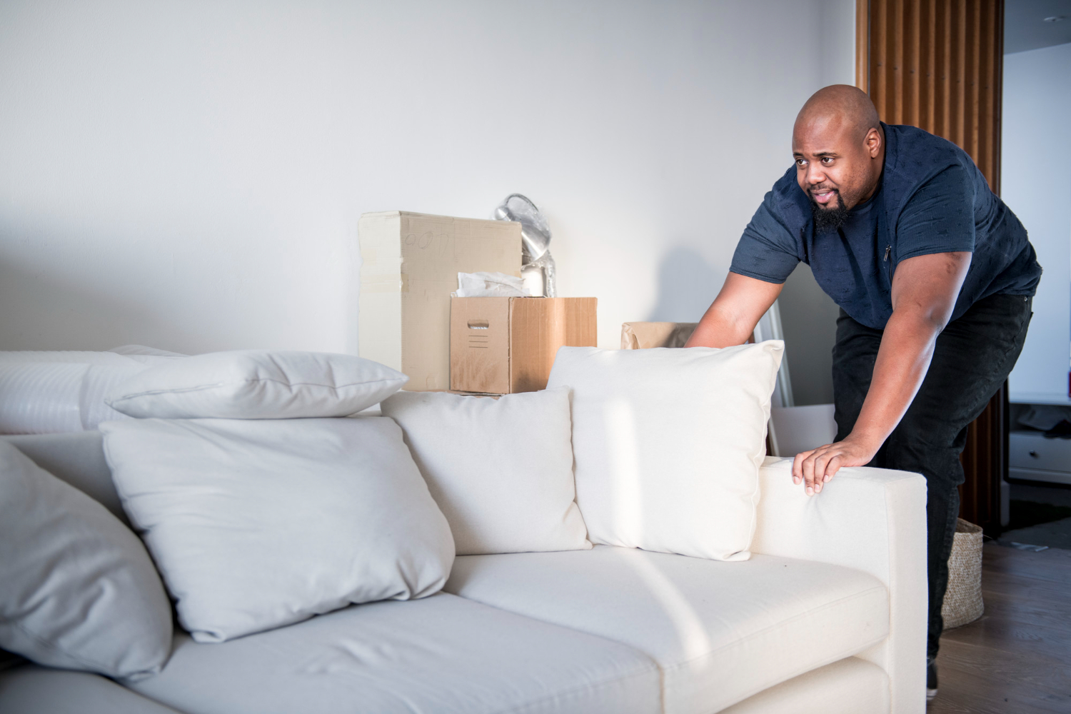Recogida de muebles y enseres a domicilio en Asturias con Reto